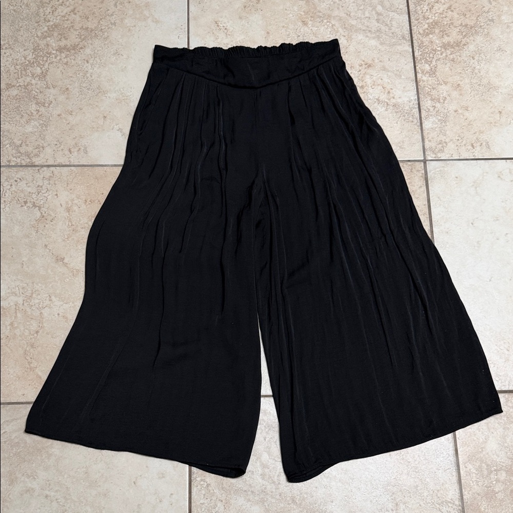Vince Camuto Black Wide-Leg Satin Cropped Pants